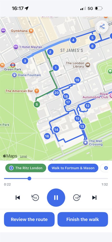 Clew Walks player mid-walk: live map, current chapter chip and audio controls